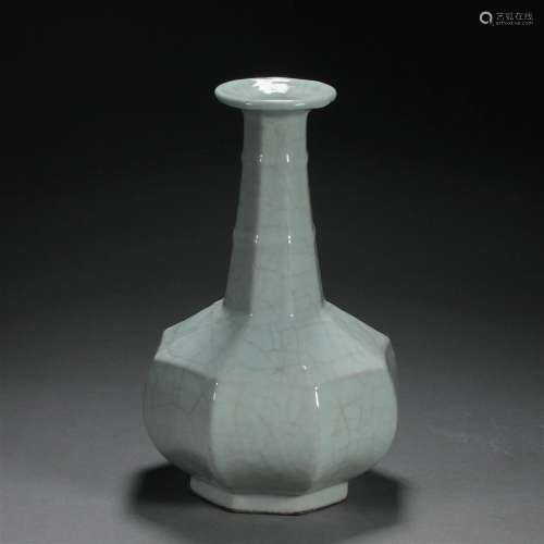 Song Dynasty official kiln ornamental bottle