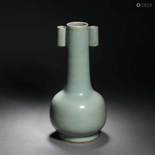 Song dynasty Ru kiln through the ear bottle