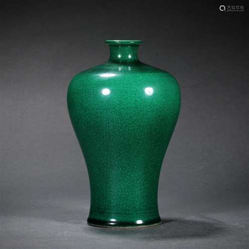 Qing dynasty caviar green-glazed plum bottle
