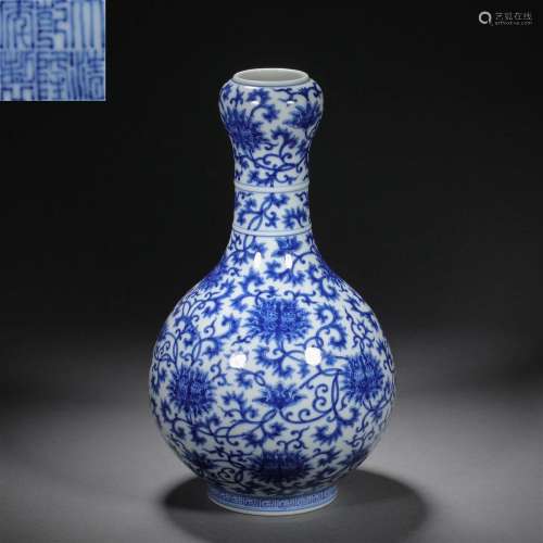 Qing dynasty blue and white garlic head shaped bottle