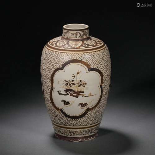 Song Dynasty Jizhou kiln plum bottle
