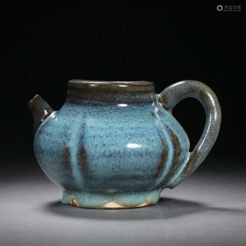 Song dynasty Jun kiln hand-held pot