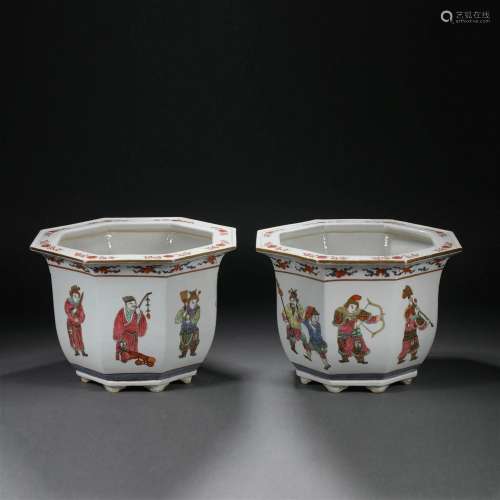 A pair of Qing dynasty pastel matchless spectrum flower pots