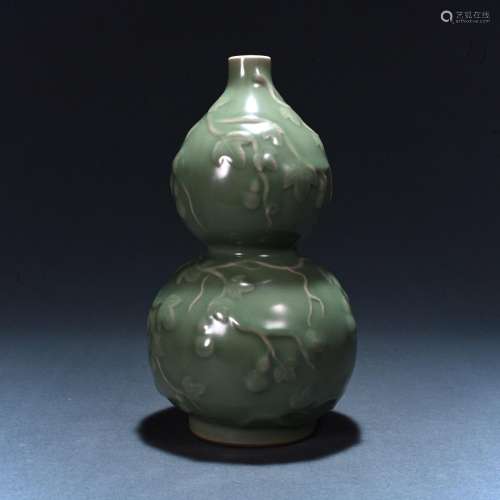 Ancient Longquan celadon bottle with gourd