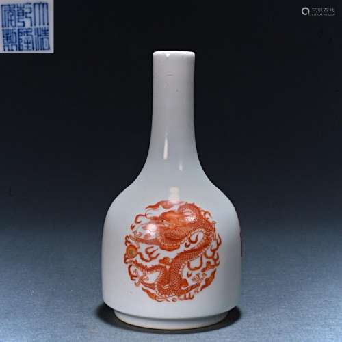Qing Dynasty Qianlong alum red dragon pattern clean bottle
