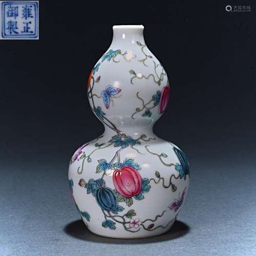 Qing Yongzheng pastel gourd bottle