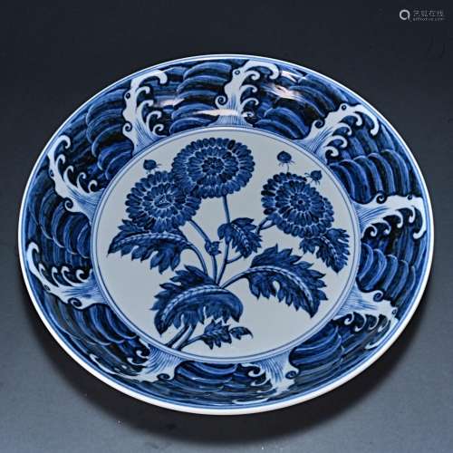 Ming Dynasty blue and white flower plate