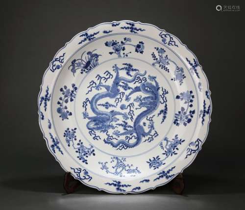 CHINESE PORCELAIN BLUE AND WHITE DOUBLE DRAGON CHARGER