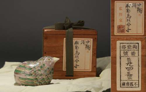 CHINESE PORCELAIN SANCAI BIRD SHAPED LIDDED BOX