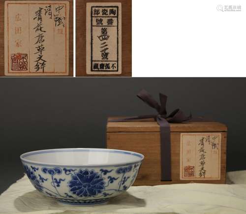 CHINESE PORCELAIN BLUE AND WHITE FLOWER BOWL