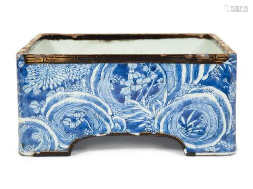 A Chinese Blue and White Porcelain Square Jardinière
