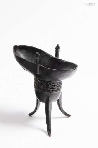 A CHINESE ARCHAIC-STYLE BRONZE RITUAL WINE VESSEL, JUE 光绪铜...