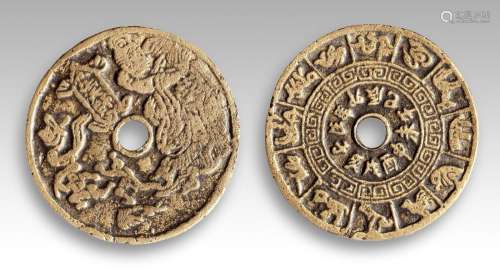 TWO LARGE CHINESE BRONZE COINS 两枚大花钱