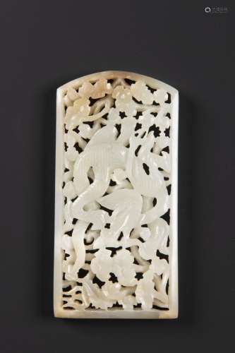A WHITE JADE CHINESE RETICULATED 'DRAGON' PLAQUE 清代和田玉透...