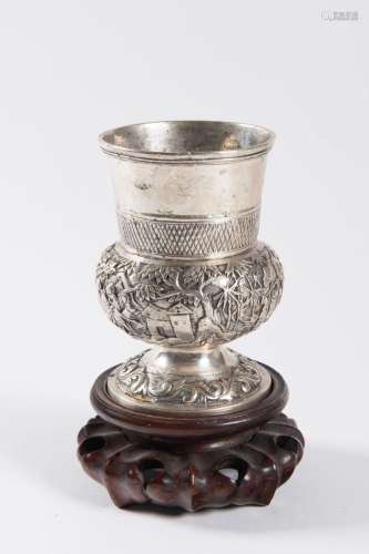 A CHINESE EXPORT SILVER STANDING CUP 银酒杯