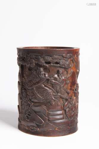 A CHINESE CARVED BAMBOO BRUSH POT 清代竹刻人物图笔筒