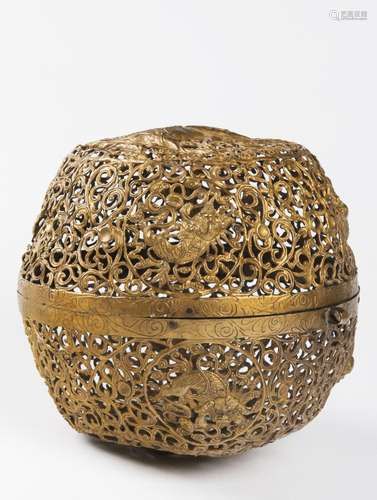 A CHINESE PIERCED GILT BRASS INCENSE BALL 清代铜瑬金香囊