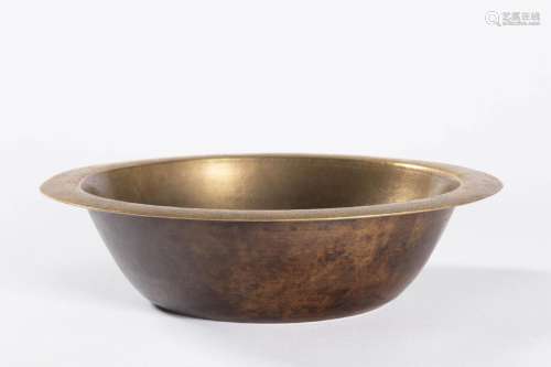 A CHINESE BRONZE BOWL WITH "CHI-LIN" MOTIF 清代麒麟...