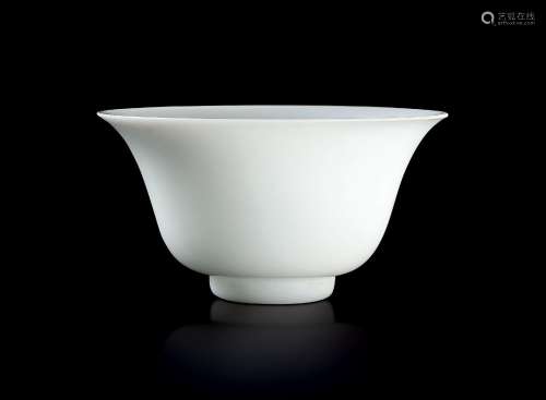 A CHINESE MILK GLASS TEA CUP 清代乳白琉璃茶碗