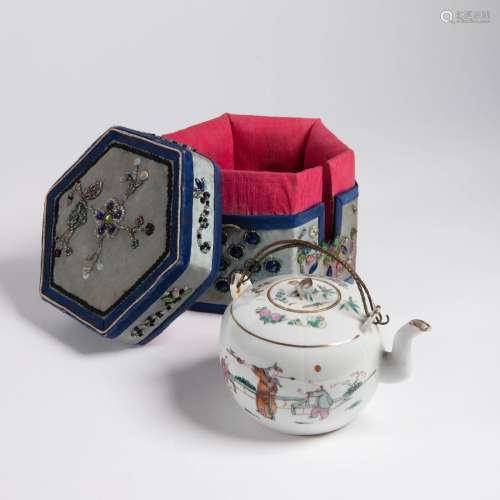 A CHINESE FAMILLE-ROSE PORCELAIN TEAPOT 清代粉彩人物纹提梁壶