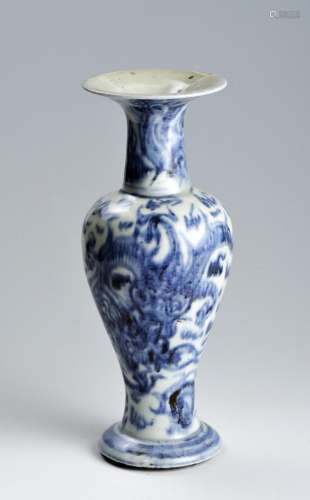 A CHINESE BLUE AND WHITE LONG-NECKED 'DRAGON' PORCELAIN VASE...