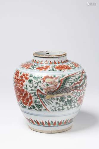 A CHINESE FIVE-COLOR 'PHOENIX WITH PEONY' PORCELAIN JAR 明代...