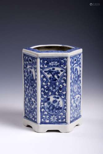 A CHINESE SIX-SIDED BLUE AND WHITE PORCELAIN BRUSHPOT 青花花...