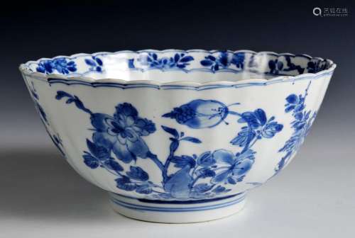 A CHINESE KANGXI BLUE AND WHITE SCALLOPED EDGE PORCELAIN BOW...