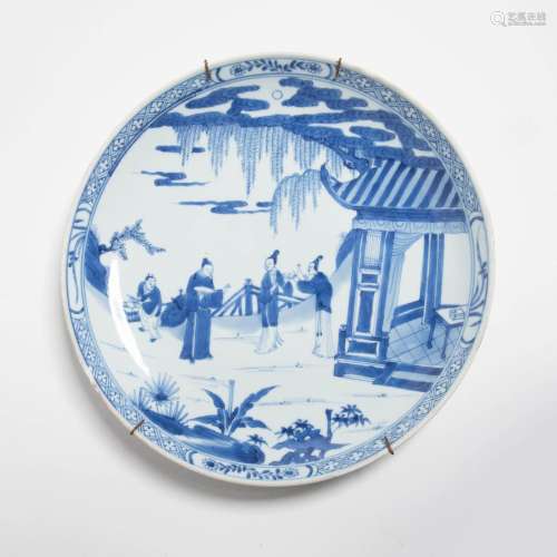 A CHINESE BLUE AND WHITE PORCELAIN FIGURAL DISH 雍正青花人物...