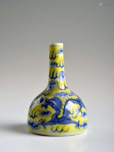 A SMALL CHINESE UNDERGLAZE-BLUE AND YELLOW-GROUND 'DRAGON' V...