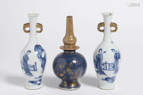 A PAIR OF SMALL CHINESE VASES WITH TWO HANDLES AND A ROSE-WA...