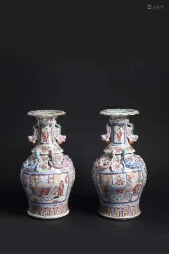 A PAIR OF CHINESE CANTON FAMILLE ROSE ENAMELED VASES 一对儿清...