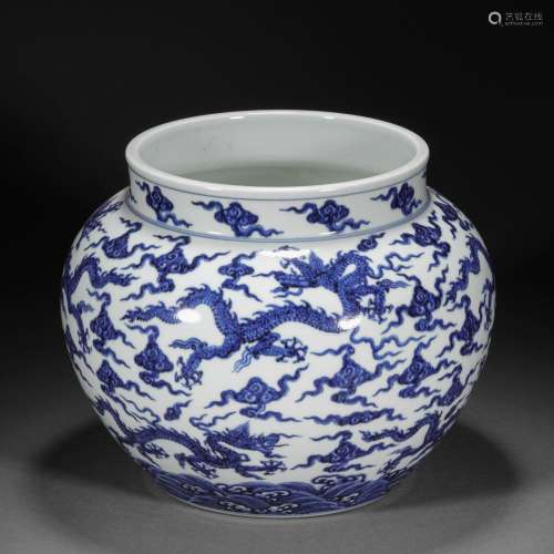 Qing Dynasty Blue and White Dragon Pattern Jar