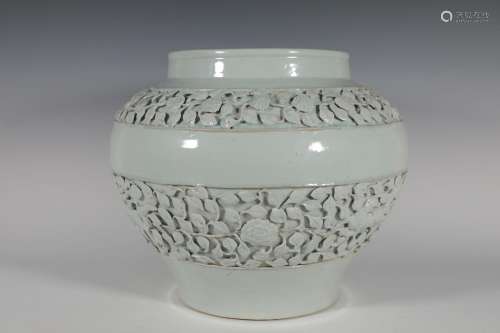 Before the Ming Dynasty,Celadon Flower Mouth Bowl