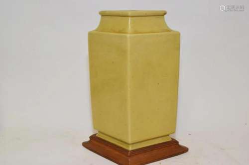 19th C. Chinese Porcelain Yellow Glaze Rhombus Vase