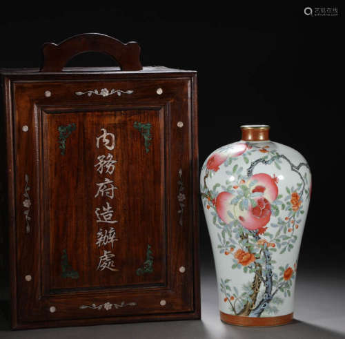 Pink pomegranate plum vase in the Qing Dynasty