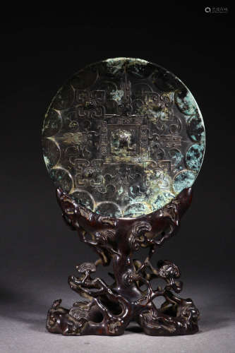In ancient China, bronze mirror and inkstone screen with dra...