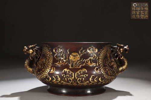 In the Ming Dynasty, bronze gilded sea water dragon earmuffl...