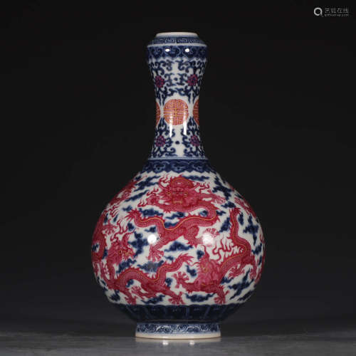 Qing Dynasty, blue and white agate red dragon garlic bottle