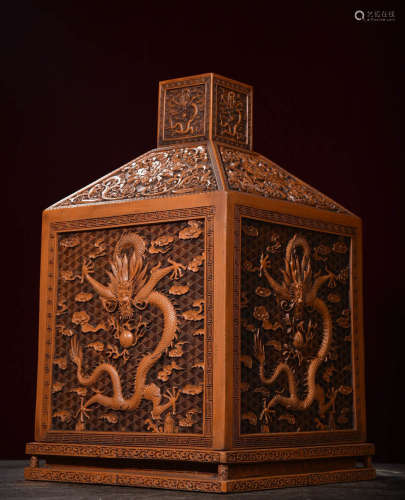 In the Qing Dynasty, lacquer carved dragon print box
