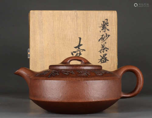 In the Qing Dynasty, the stone flat purple clay pot