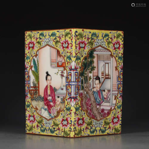 In the Qing Dynasty, the character story pencil holder with ...