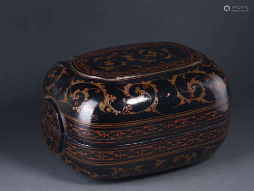 In the Qing Dynasty, large painted scroll straw cover box