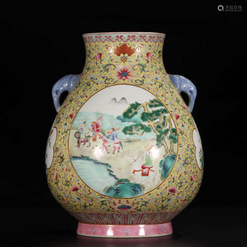 In the Qing Dynasty, the yellow ground pastel painted with g...