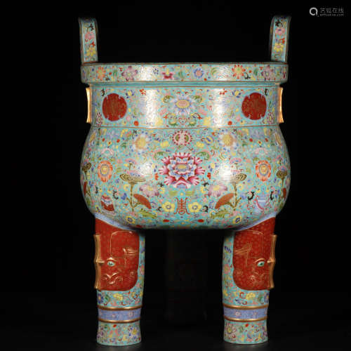 In the Qing Dynasty, the enamel colored alum red lotus flowe...