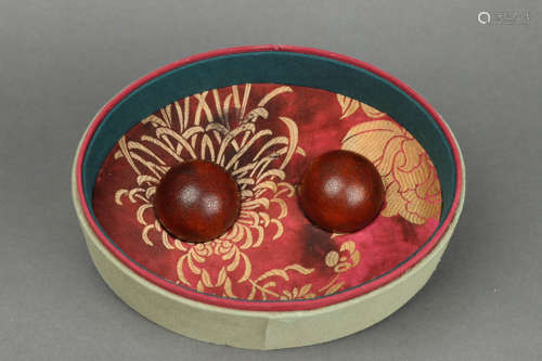 In the Qing Dynasty, a pair of wax beads