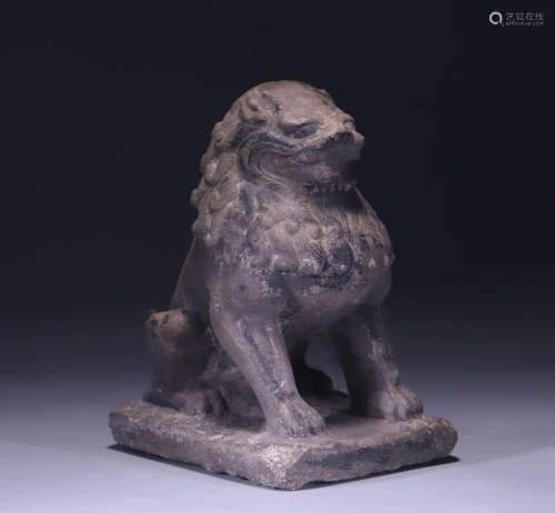 In ancient China, bluestone carving auspicious animal paperw...