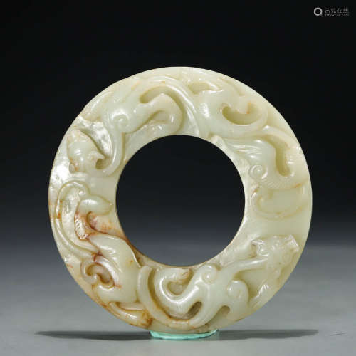 In ancient China, the jade wall with dragon dragon pattern i...