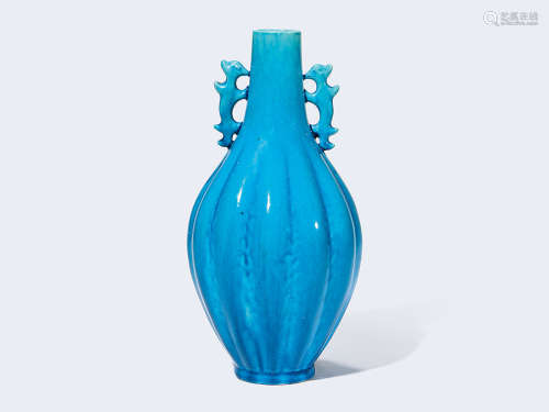 18世纪 孔雀蓝釉双耳瓜棱瓶