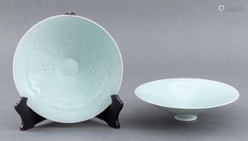 Korean Light Celadon Incised Bowls, Pair